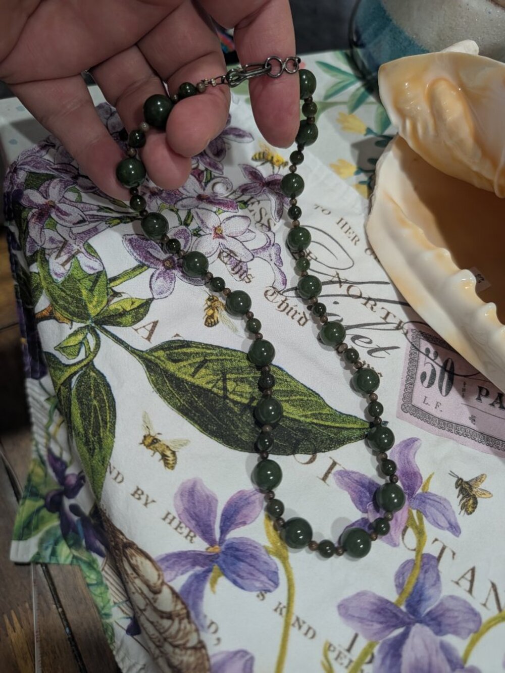 VINTAGE 18" NATURAL GREEN GEMSTONE GRADUATED BEAD NECKLACE